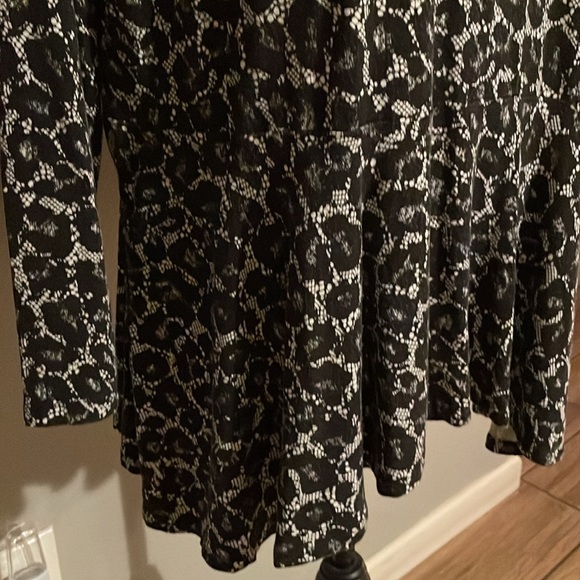 MICHAEL MICHAEL KORS ZIPPER SHOULDER ANIMAL PRINT BLOUSE - Picture 7 of 9